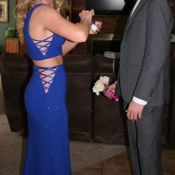 Dress - Picture 6 of 6